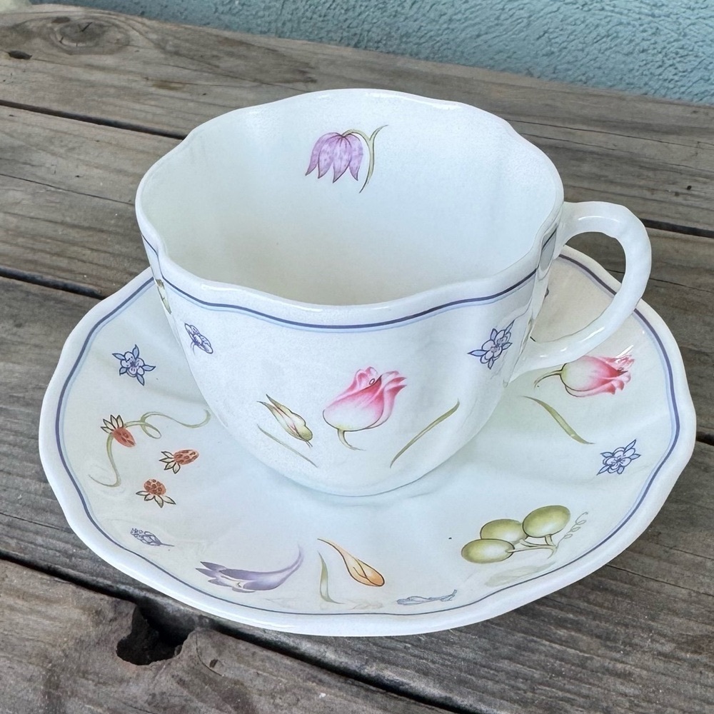 NWOT Royal Crown Derby “Chatsworth” English Bone China Scalloped Teacup & Saucer